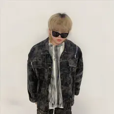 Hör dir Pr0blem an, schau dir Musikvideos an, lies die Biografie, finde Tourdaten und mehr!