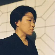 Lee Joo Youngを聴いたり、ミュージックビデオを鑑賞したり、経歴やツアー日程などを確認したりしましょう！