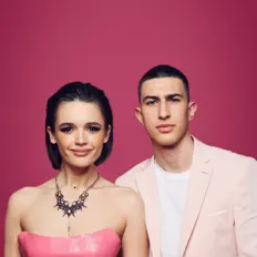 Poslechněte si interpreta LAVRIK & MOROZOVA, sledujte hudební videa, přečtěte si životopis, podívejte se na data turné a další informace.