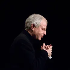 收听 安德拉斯・席夫、观看音乐视频、阅读小传、查看巡演日期等 ！