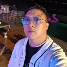 Ouve Jhunnit, vê vídeos de música, lê a biografia, vê as datas da digressão e muito mais!