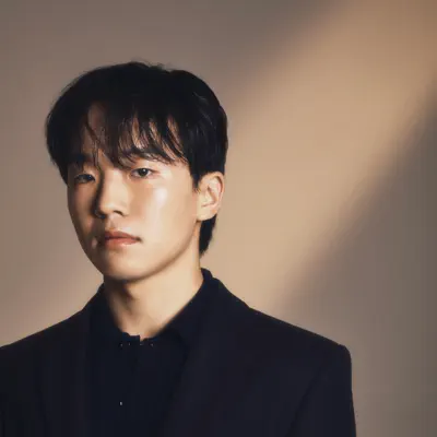 Listen to 이채현, watch music videos, read bio, see tour dates & more!