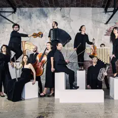 Poslechněte si interpreta La Symphonie de Poche, sledujte hudební videa, přečtěte si životopis, podívejte se na data turné a další informace.