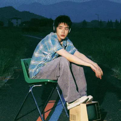 Listen to 费启鸣, watch music videos, read bio, see tour dates & more!