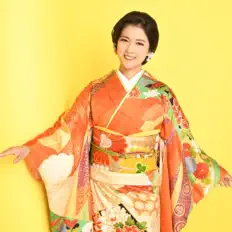 收听 Hitomi Idemitsu、观看音乐视频、阅读小传、查看巡演日期等 ！