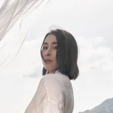 Listen to 徐詠琳, watch music videos, read bio, see tour dates & more!