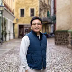 Ascolta Kwon Chung Han, guarda video musicali, leggi la biografia, vedi le date del tour & altro!