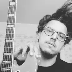 聆聽 Robert Gomez、觀看音樂影片、閱讀小傳、查看巡演日期等！