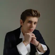 Данилевскийを聴いたり、ミュージックビデオを鑑賞したり、経歴やツアー日程などを確認したりしましょう！