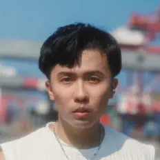 收听 陈卓、观看音乐视频、阅读小传、查看巡演日期等 ！