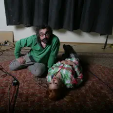 Gut und Irmlerを聴いたり、ミュージックビデオを鑑賞したり、経歴やツアー日程などを確認したりしましょう！