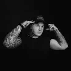 Poslechněte si interpreta T3KKN, sledujte hudební videa, přečtěte si životopis, podívejte se na data turné a další informace.