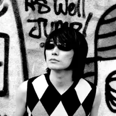 Hitoshi Araiを聴いたり、ミュージックビデオを鑑賞したり、経歴やツアー日程などを確認したりしましょう！