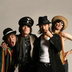 Hör dir DRUNK FUX an, schau dir Musikvideos an, lies die Biografie, finde Tourdaten und mehr!