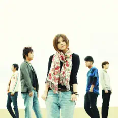 聆聽 Camvas、觀看音樂影片、閱讀小傳、查看巡演日期等！