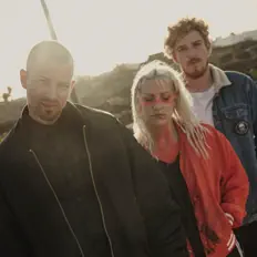 TRUST dinle, müzik videolarını izle, biyografisini oku, tur tarihlerini ve daha fazlasını gör!