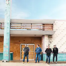 聆聽 Pale Houses、觀看音樂影片、閱讀小傳、查看巡演日期等！