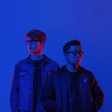 聆聽 QSTNMRKS、觀看音樂影片、閱讀小傳、查看巡演日期等！