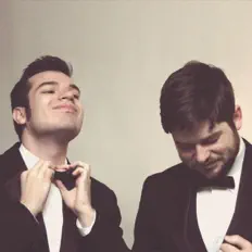 Poslechněte si interpreta Poppy Brothers, sledujte hudební videa, přečtěte si životopis, podívejte se na data turné a další informace.