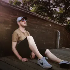 Écoutez Iuliano, regardez des vidéoclips, lisez la biographie, consultez les dates de tournée et plus encore !