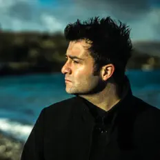 Dengarkan Ben Glover, tonton video musik, baca bio, lihat tanggal tur & lainnya!