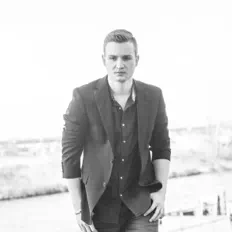 Listen to Laurenz, watch music videos, read bio, see tour dates & more!