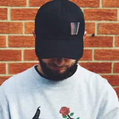 Poslechněte si interpreta UDF, sledujte hudební videa, přečtěte si životopis, podívejte se na data turné a další informace.