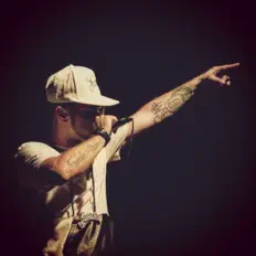 Ascolta Fama 16100, guarda video musicali, leggi la biografia, vedi le date del tour & altro!