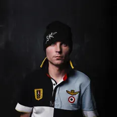 Ouça Hetno, assista a videoclipes, leia a biografia, veja as datas das turnês e mais!