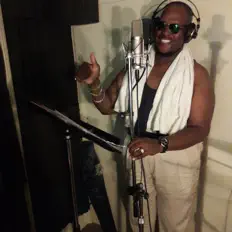 收听 Toney Lee、观看音乐视频、阅读小传、查看巡演日期等 ！