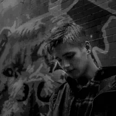 Porter Brookを聴いたり、ミュージックビデオを鑑賞したり、経歴やツアー日程などを確認したりしましょう！