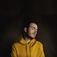 Hör dir Beautiful Badness an, schau dir Musikvideos an, lies die Biografie, finde Tourdaten und mehr!