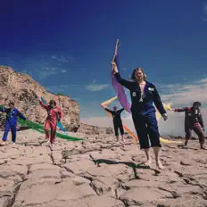 Little Arrow dinle, müzik videolarını izle, biyografisini oku, tur tarihlerini ve daha fazlasını gör!