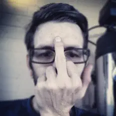 Zalenkaを聴いたり、ミュージックビデオを鑑賞したり、経歴やツアー日程などを確認したりしましょう！