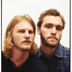 Hör dir SDT an, schau dir Musikvideos an, lies die Biografie, finde Tourdaten und mehr!