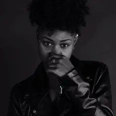 Ouça Maycee, assista a videoclipes, leia a biografia, veja as datas das turnês e mais!