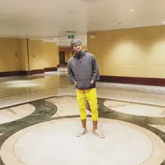 Born Royalを聴いたり、ミュージックビデオを鑑賞したり、経歴やツアー日程などを確認したりしましょう！