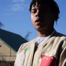 Escucha a Dolce Dev, mira vídeos musicales, lee la biografía, consulta fechas de giras y mucho más.