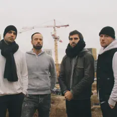 Escucha a uèi, mira vídeos musicales, lee la biografía, consulta fechas de giras y mucho más.