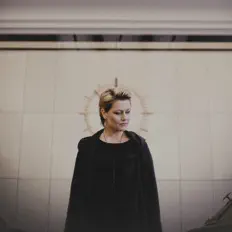 Laila Samuels सुनें, म्यूज़िक वीडियो देखें, बायो पढ़ें, दौरे की तारीखें और बहुत कुछ देखें!