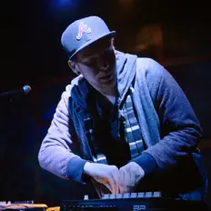 Escucha a Waterchild, mira videos musicales, lee su biografía, consulta las fechas de las gira y más.