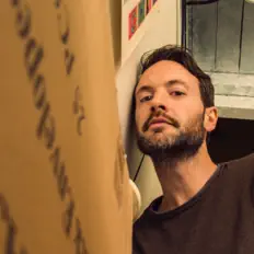 Écoutez Alex Hallahan, regardez des vidéoclips, lisez la biographie, consultez les dates de tournée et plus encore !