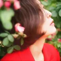 YOONCELLを聴いたり、ミュージックビデオを鑑賞したり、経歴やツアー日程などを確認したりしましょう！