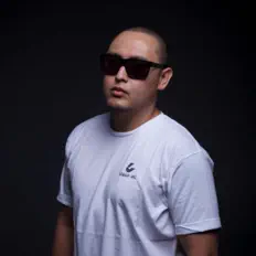 聆聽 Stan、觀看音樂影片、閱讀小傳、查看巡演日期等！