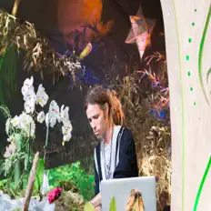 Stratusphere을(를) 듣고, 뮤직 비디오를 보고, 약력을 읽고, 투어 일정 등을 확인하세요!