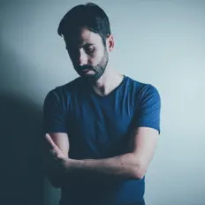 Ακούστε περιεχόμενο από Lennon Bone, παρακολουθήστε μουσικά βίντεο, διαβάστε το βιογραφικό, δείτε ημερομηνίες περιοδείας, και πολλά ακόμη!