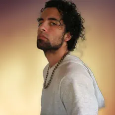 Luister naar Walter Salinas, bekijk muziekvideo's, lees de bio, bekijk de tourdata, en meer!