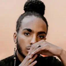 XAV-R dinle, müzik videolarını izle, biyografisini oku, tur tarihlerini ve daha fazlasını gör!