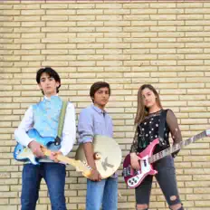 Poslechněte si interpreta Late Ship, sledujte hudební videa, přečtěte si životopis, podívejte se na data turné a další informace.