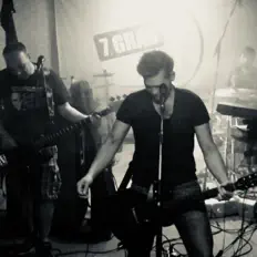 Ακούστε περιεχόμενο από 7 Grad West, παρακολουθήστε μουσικά βίντεο, διαβάστε το βιογραφικό, δείτε ημερομηνίες περιοδείας, και πολλά ακόμη!